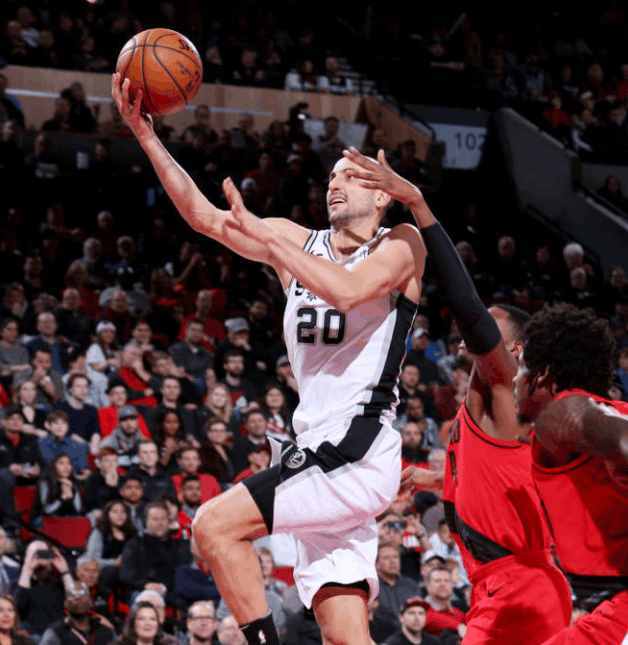 马刺翻盘福建队，麦科勒姆关键制胜