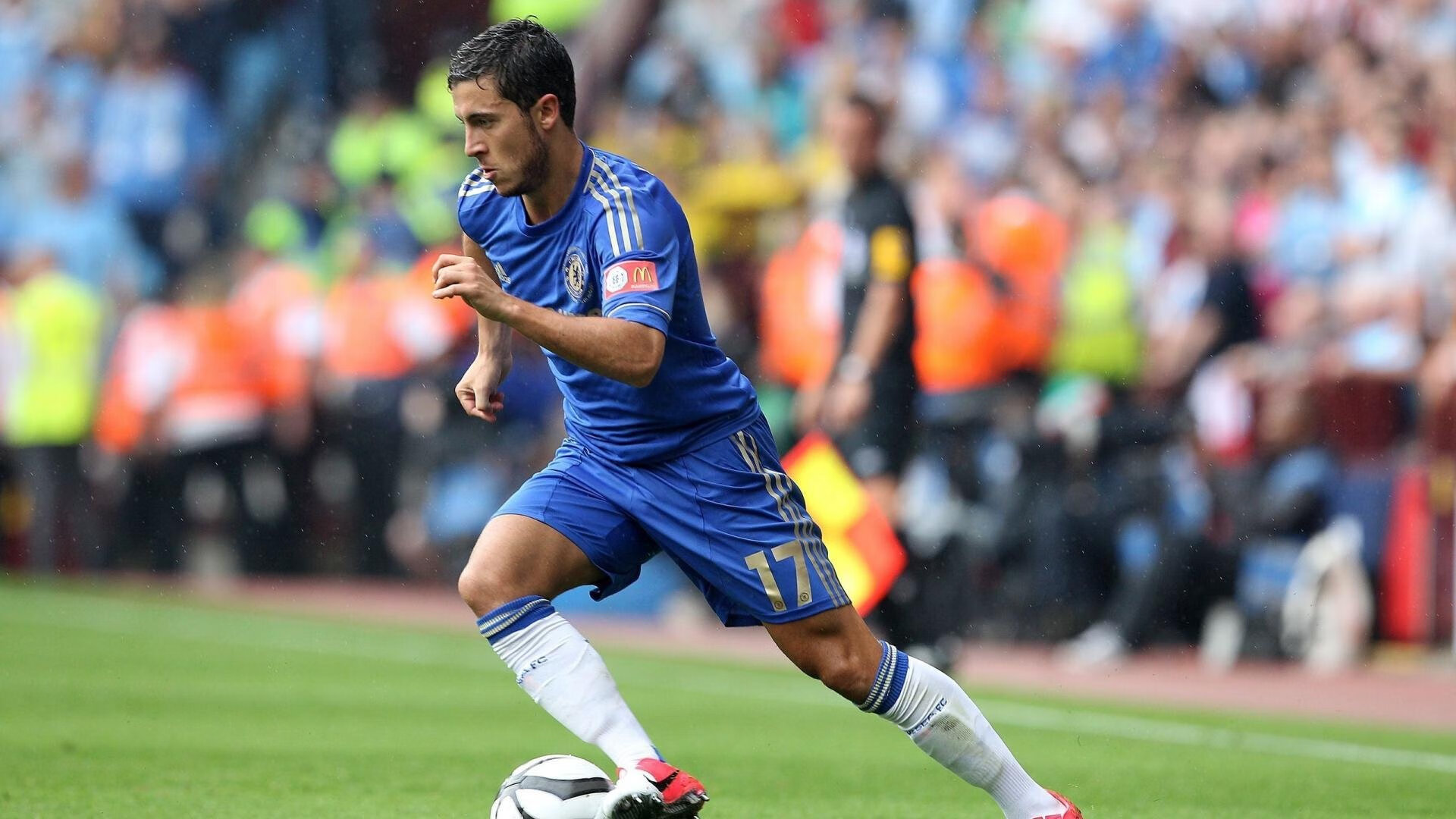 劳塔罗教科书级表现，丹麦与乌拉圭之战中，一位前锋的完美诠释