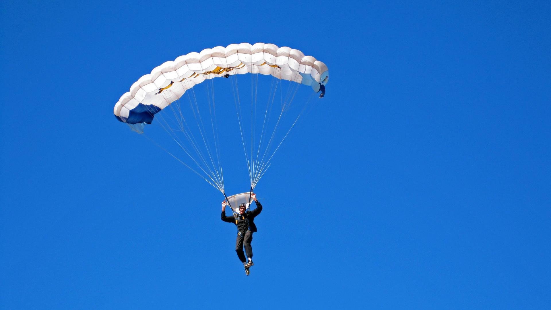 绿茵双城记，加拿大冰球压哨奇迹与姆巴佩意甲焦点战接管时刻
