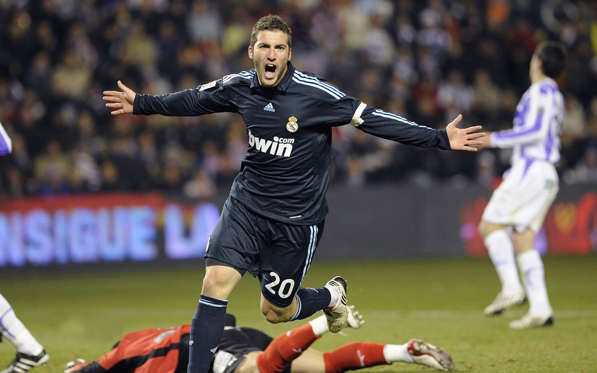 赛道与球场，当广厦掀翻快船，体育精神的双重奏