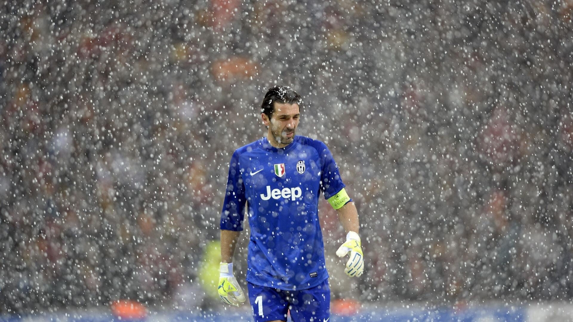 德甲争冠战之夜，德布劳内惊艳四座，一记弧线改写历史的魔法时刻