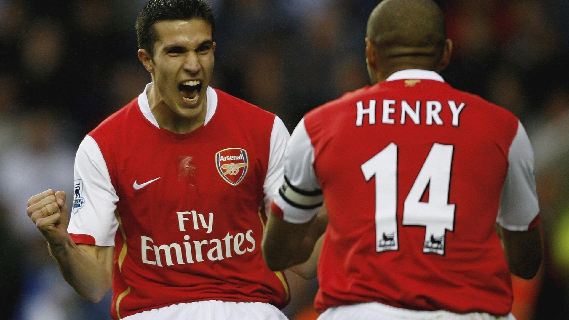 赛道惊变，阿斯顿马丁碾压红牛，汉密尔顿点燃赛场