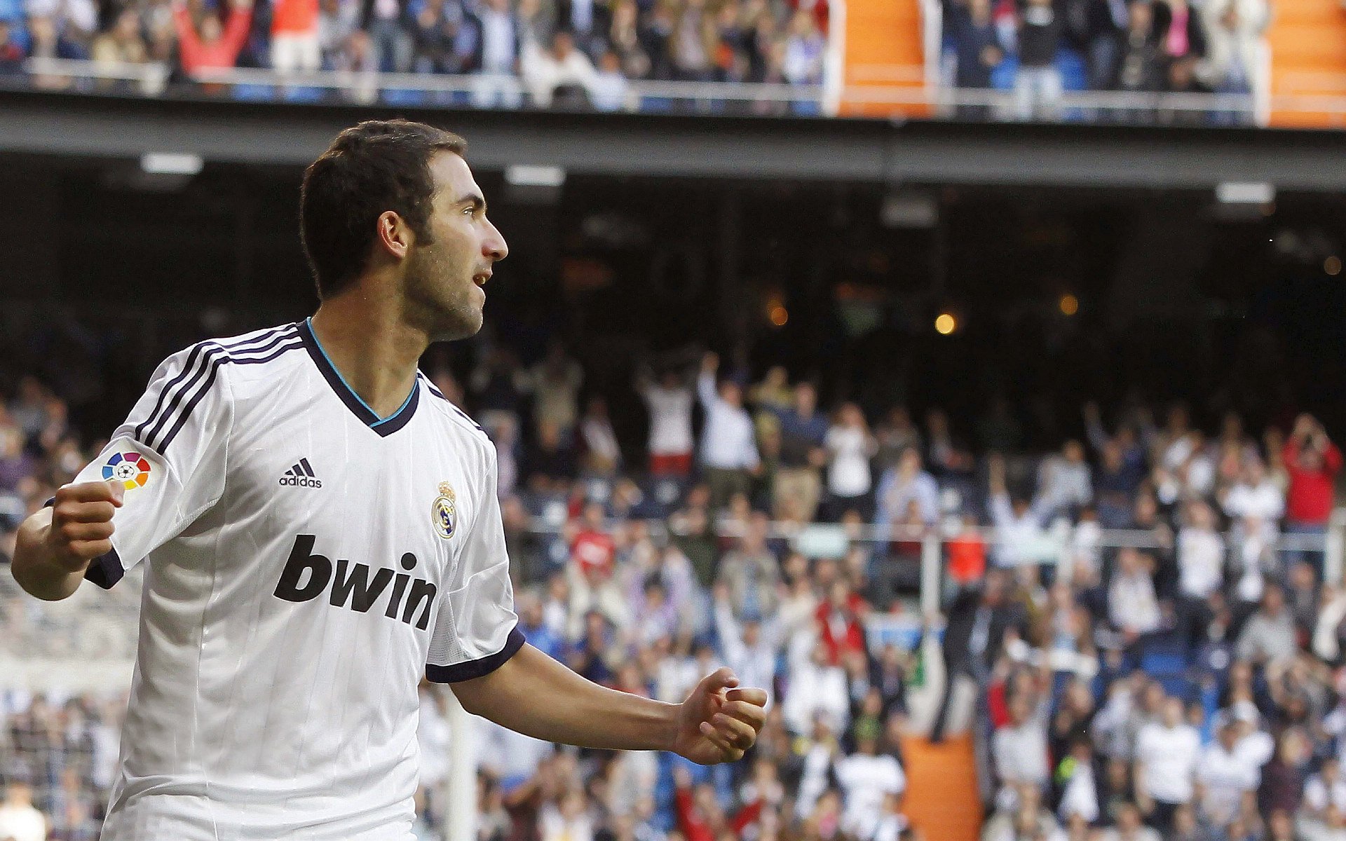 雷速赛事直播app-王者归来，易建联惊艳四座，广东国王险胜四川的战术启示